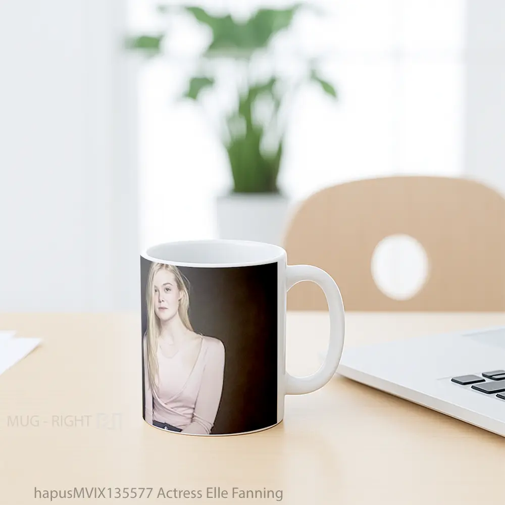 Mug Actress Elle Fanning Gelas Keramik Unik - All-side / Desain