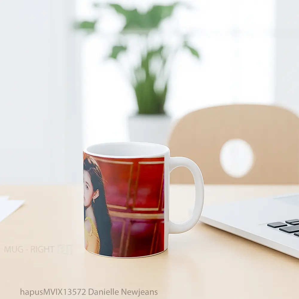 Mug Danielle Newjeans Gelas Keramik Unik - All-side / Desain
