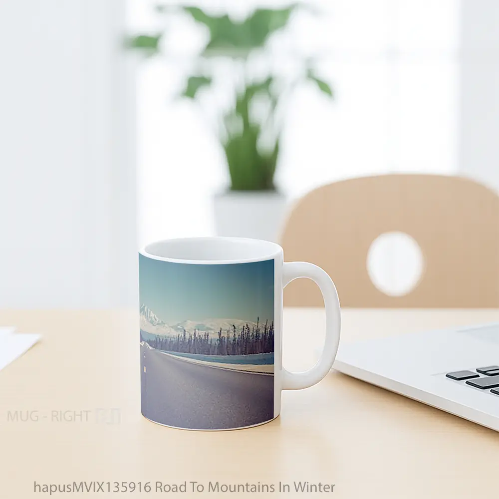 Mug Road To Mountains In Winter Gelas Pemandangan Alam - All-side / Desain