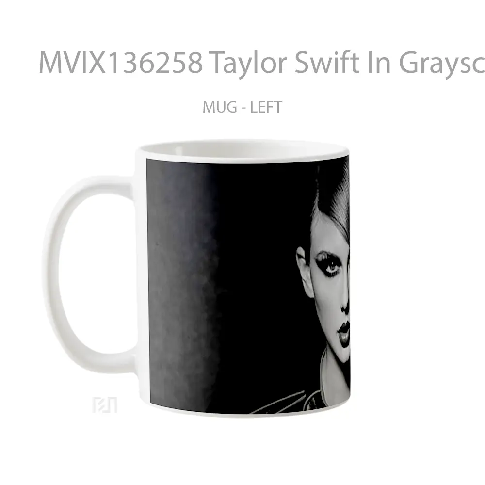 Mug Taylor Swift In Grayscale Gelas Selebriti - All-side / Desain