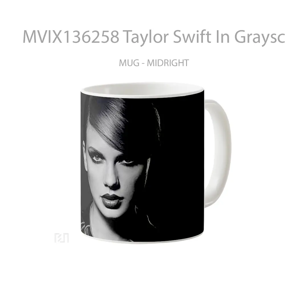 Mug Taylor Swift In Grayscale Gelas Selebriti - All-side / Desain