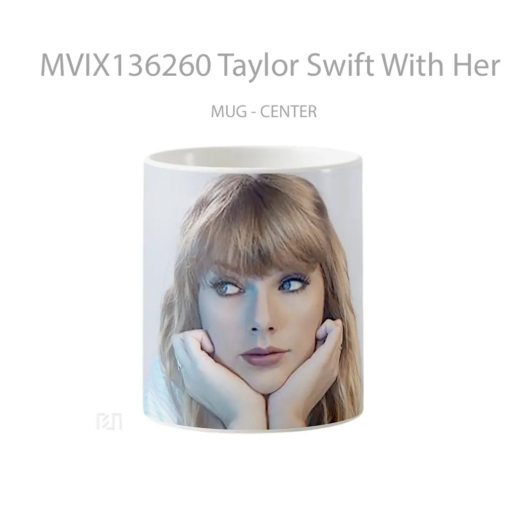 Mug Taylor Swift With Her Hands On Her Chin Gelas Selebriti