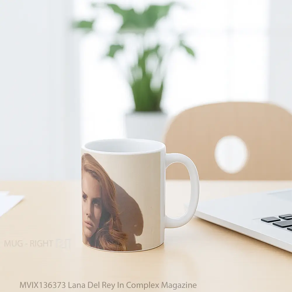 Mug Lana Del Rey In Complex Magazine Gelas Keramik Unik - All-side / Desain
