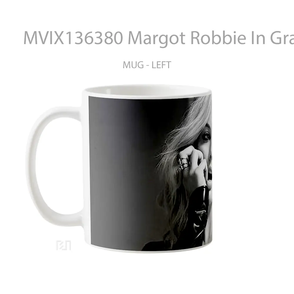 Mug Margot Robbie In Grayscale Gelas Keramik Unik - All-side / Desain