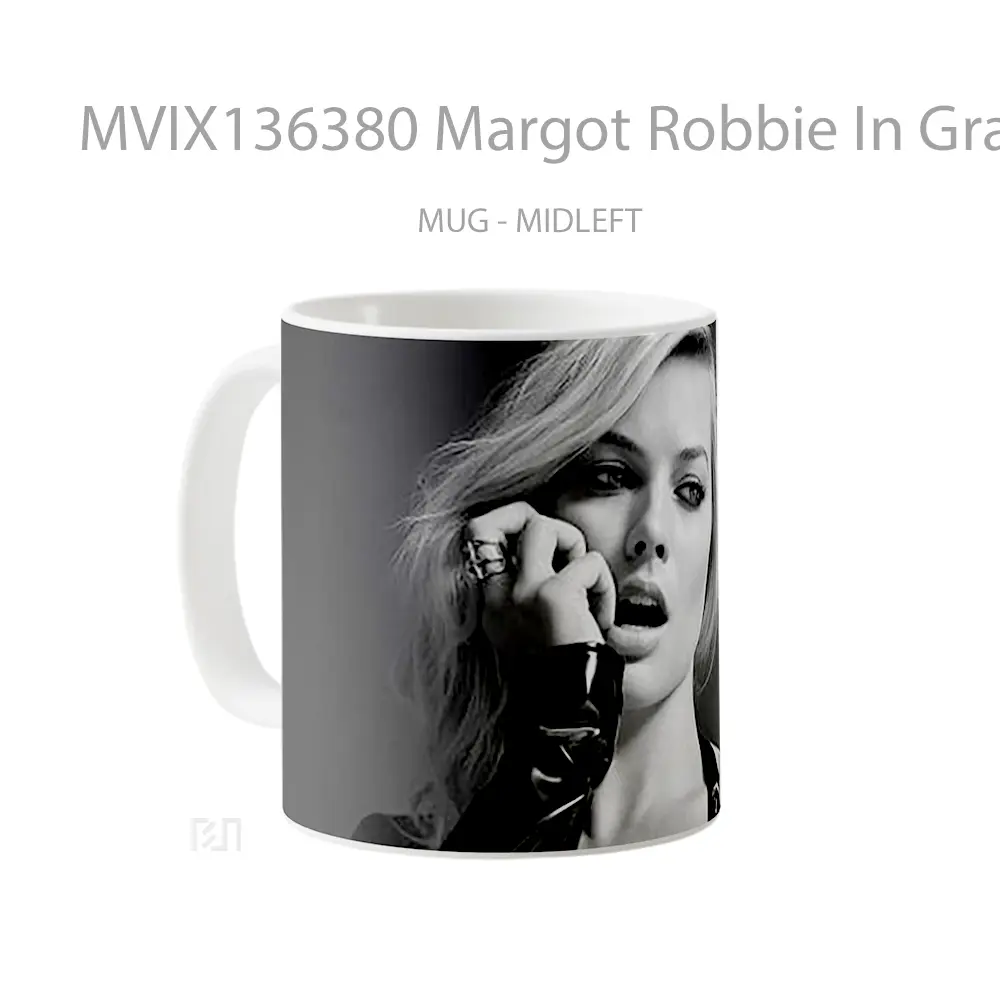 Mug Margot Robbie In Grayscale Gelas Keramik Unik - All-side / Desain