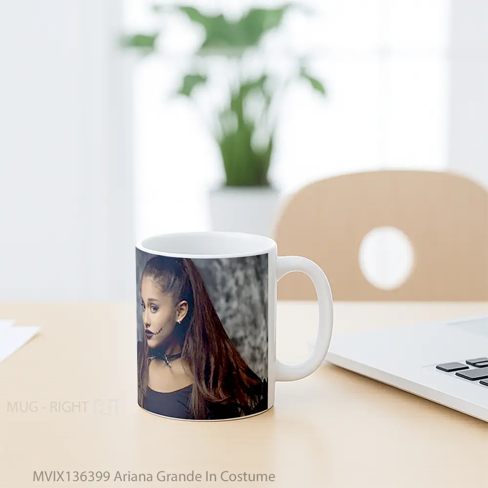 Mug Ariana Grande In Costume Gelas Selebriti - All-side / Desain