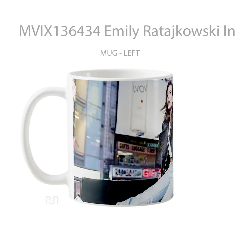 Mug Emily Ratajkowski In New York Gelas Keramik Unik - All-side / Desain