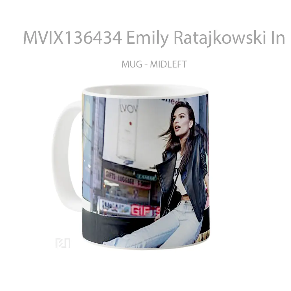 Mug Emily Ratajkowski In New York Gelas Keramik Unik - All-side / Desain