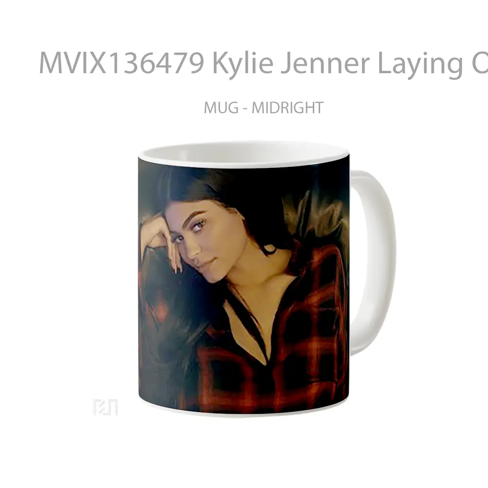 Mug Kylie Jenner Laying On A Couch Gelas Selebriti - All-side / Desain
