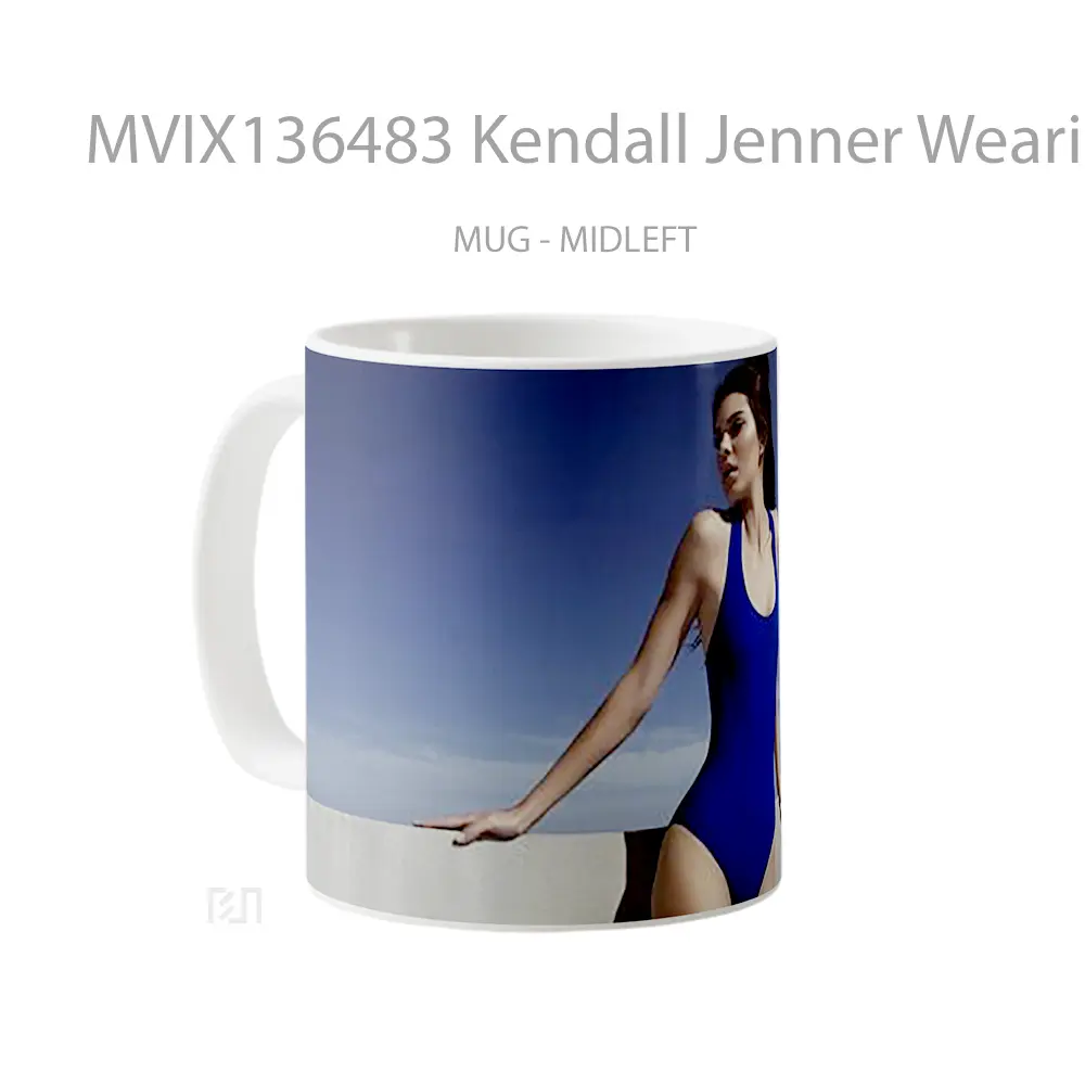 Mug Kendall Jenner Wearing A Swimsuit Gelas Selebriti - All-side / Desain