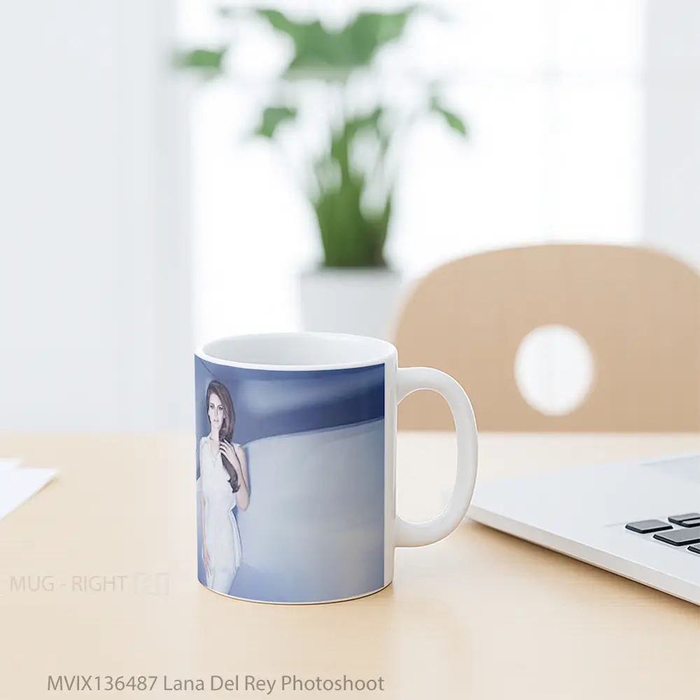 Mug Lana Del Rey Photoshoot Gelas Keramik Unik - All-side / Desain