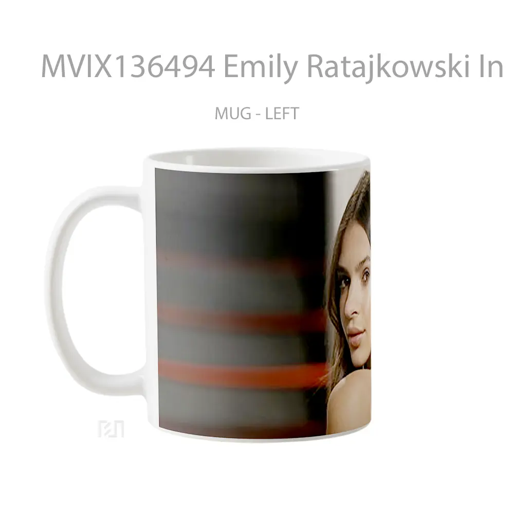 Mug Emily Ratajkowski In Red Carpet Gelas Keramik Unik - All-side / Desain