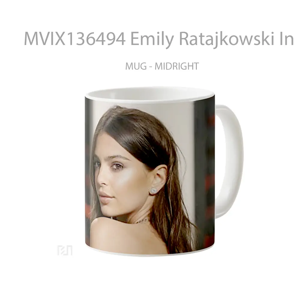Mug Emily Ratajkowski In Red Carpet Gelas Keramik Unik - All-side / Desain