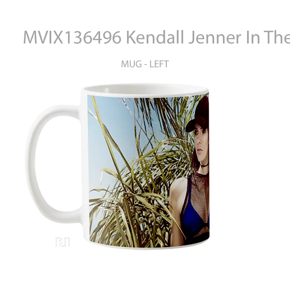 Mug Kendall Jenner In The Beach Gelas Selebriti - All-side / Desain