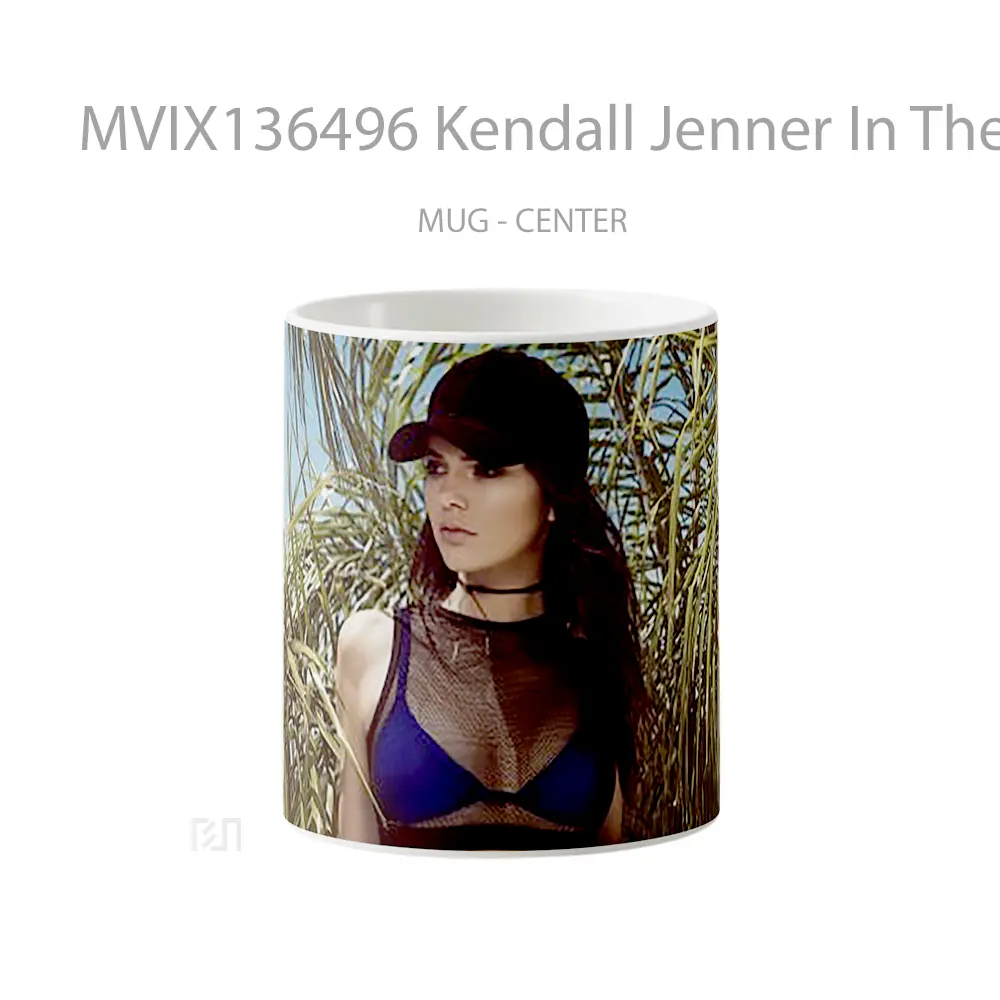 Mug Kendall Jenner In The Beach Gelas Selebriti