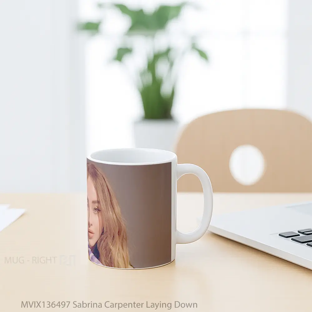 Mug Sabrina Carpenter Laying Down Gelas Keramik Unik - All-side / Desain