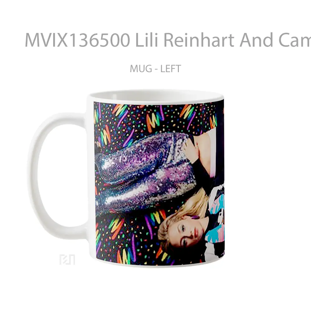 Mug Lili Reinhart And Camila Mendes With Retro Clothes Gelas Selebriti - All-side / Desain
