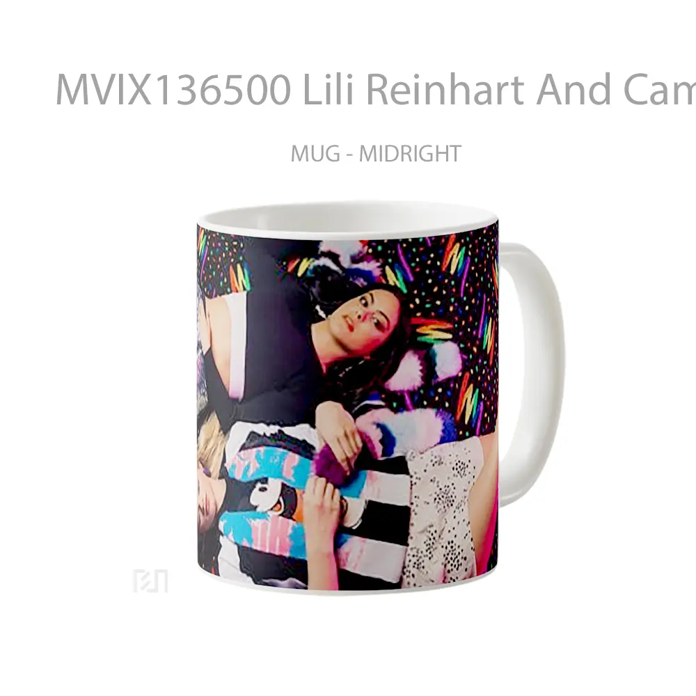Mug Lili Reinhart And Camila Mendes With Retro Clothes Gelas Selebriti - All-side / Desain