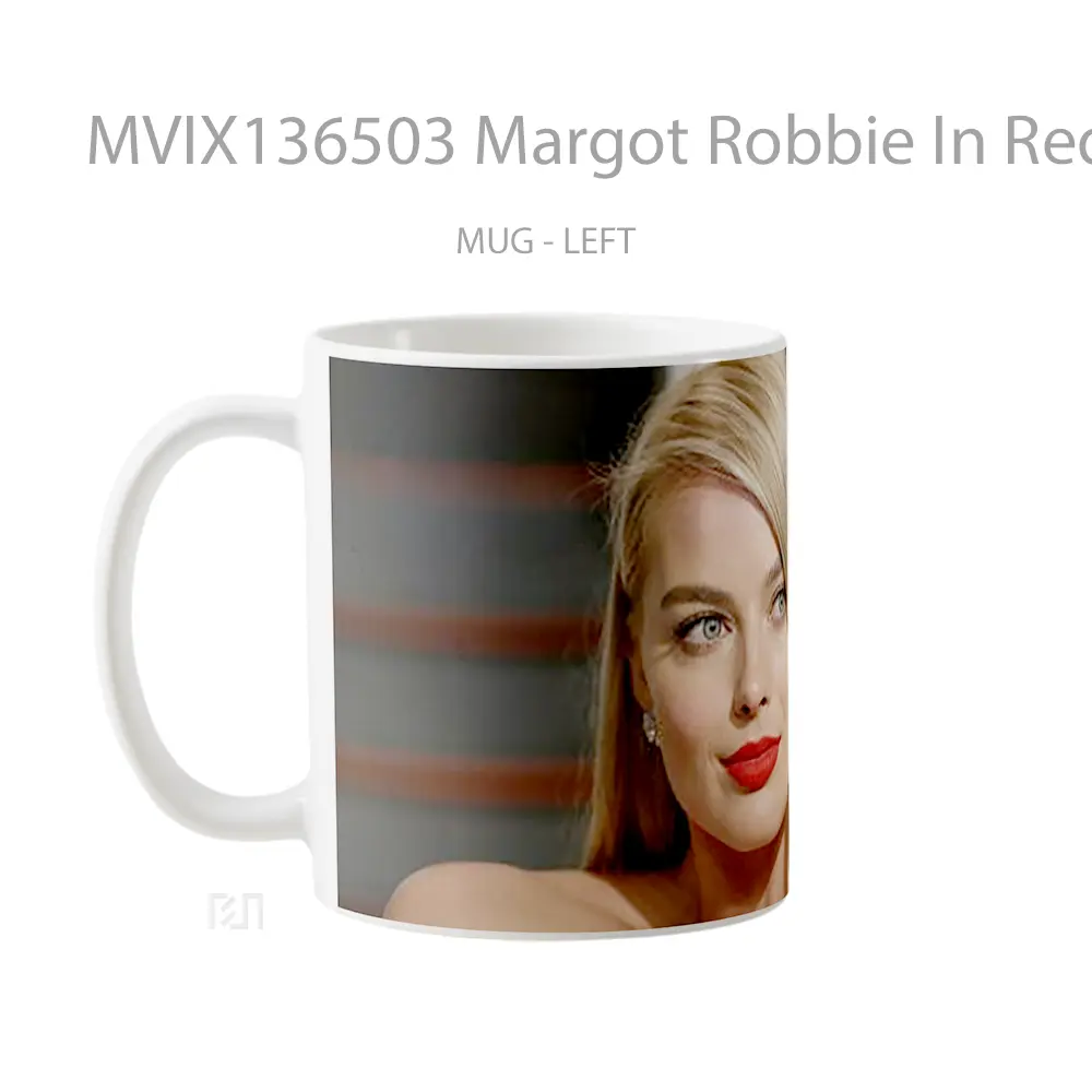 Mug Margot Robbie In Red Carpet Gelas Keramik Unik - All-side / Desain