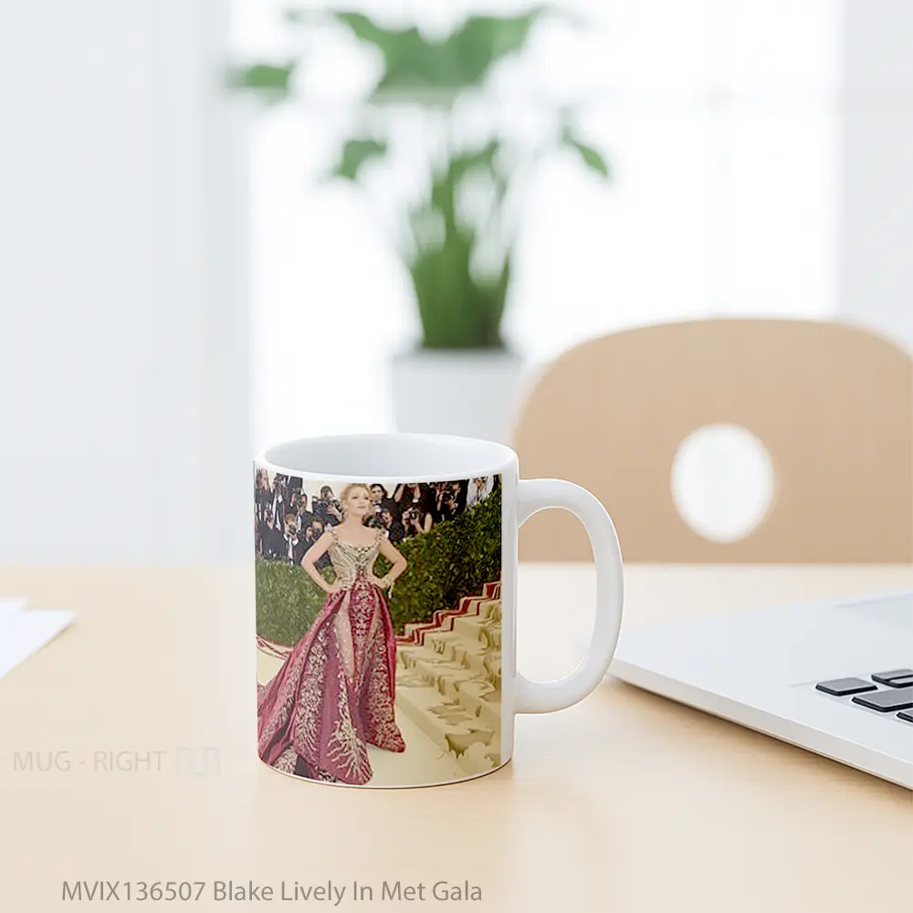 Mug Blake Lively In Met Gala Gelas Keramik Unik - All-side / Desain