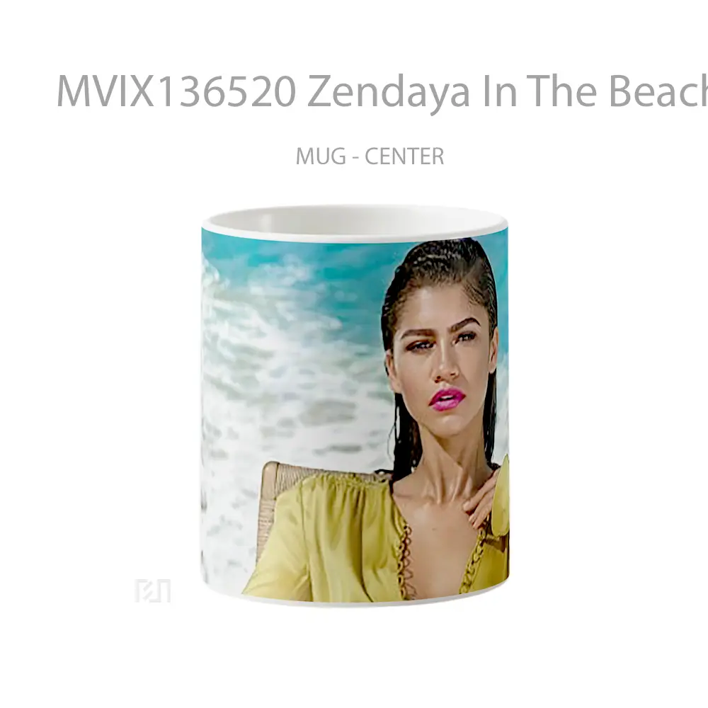 Mug Zendaya In The Beach Gelas Selebriti