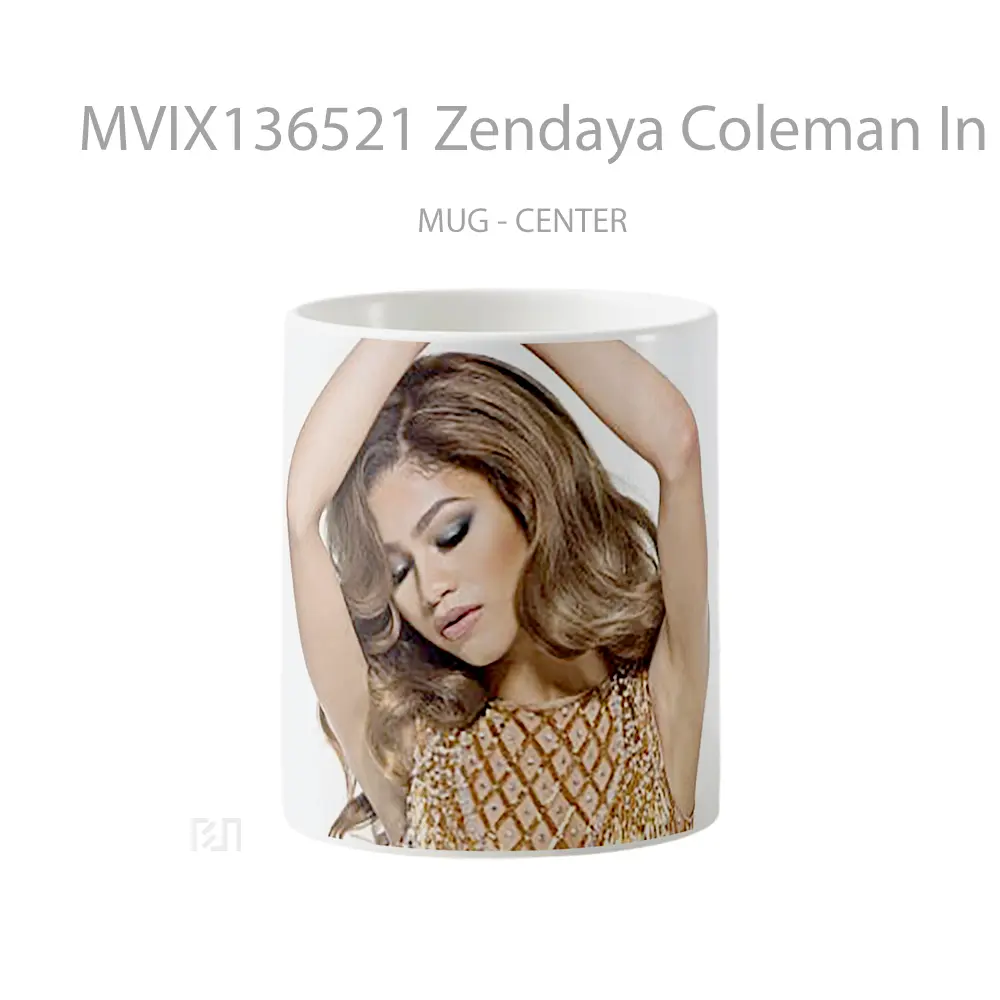 Mug Zendaya Coleman In Golden Dress Gelas Selebriti