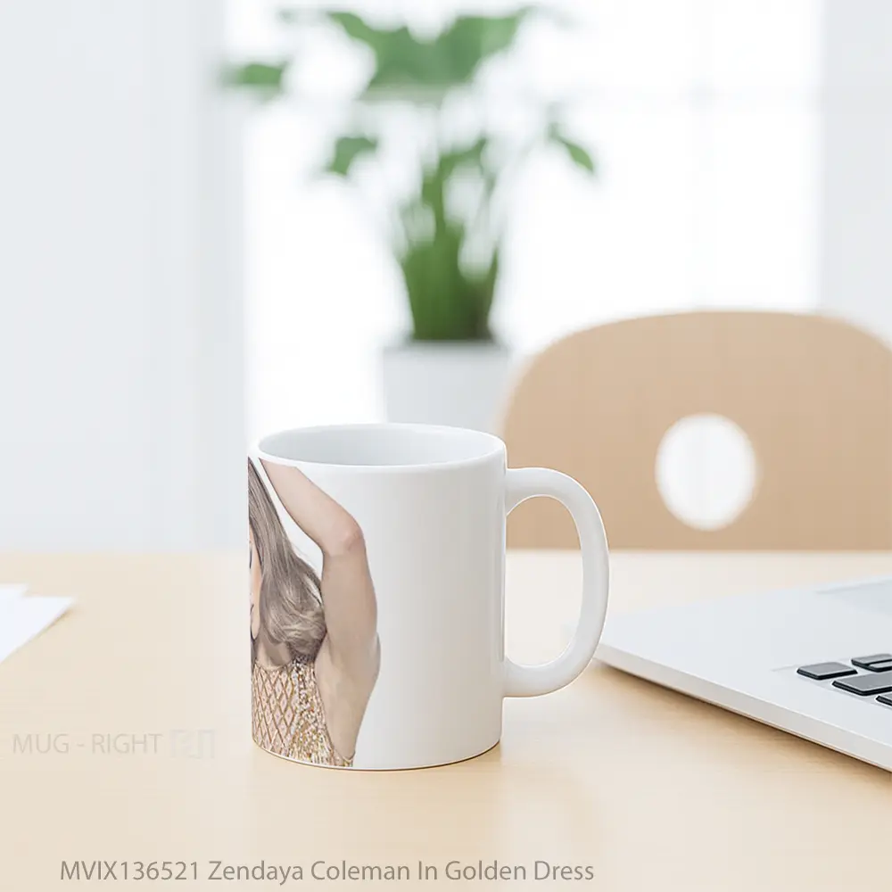 Mug Zendaya Coleman In Golden Dress Gelas Selebriti - All-side / Desain