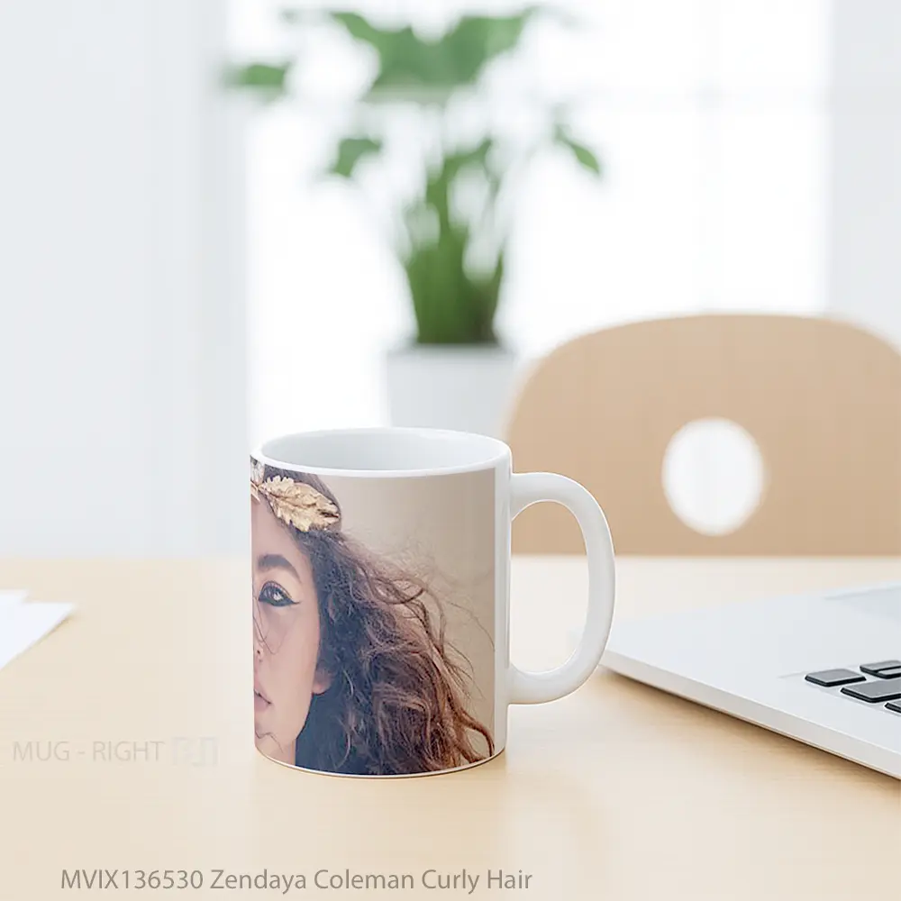 Mug Zendaya Coleman Curly Hair Gelas Selebriti - All-side / Desain