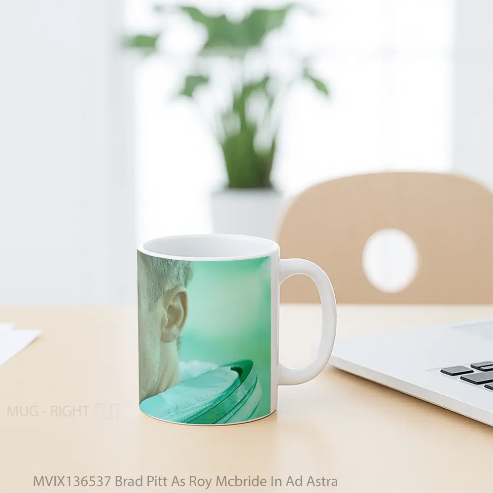 Mug Brad Pitt As Roy Mcbride In Ad Astra Gelas Selebriti - All-side / Desain