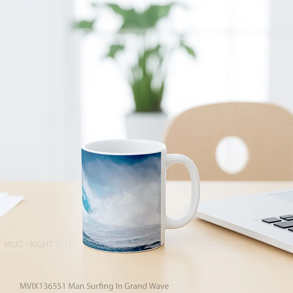 Mug Man Surfing In Grand Wave Gelas Keramik Unik - All-side / Desain