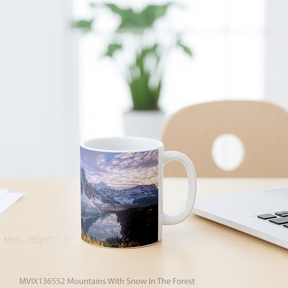 Mug Mountains With Snow In The Forest Gelas Pemandangan Alam - All-side / Desain