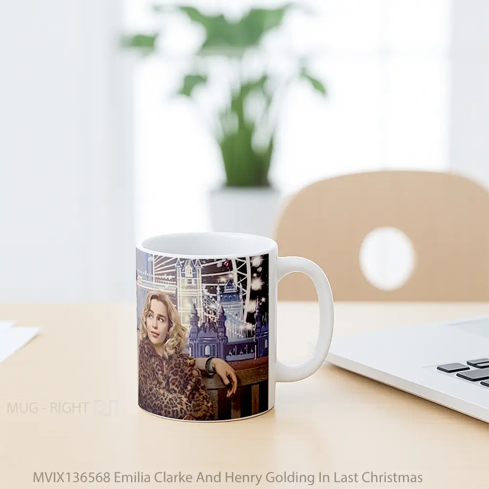 Mug Emilia Clarke And Henry Golding In Last Christmas Gelas Keramik Unik - All-side / Desain