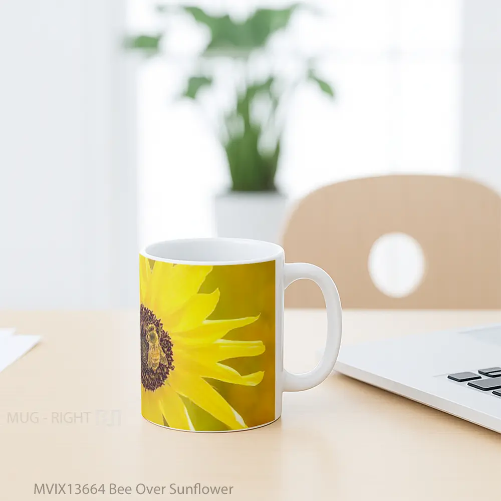 Mug Bee Over Sunflower Gelas Hewan Lucu - All-side / Desain