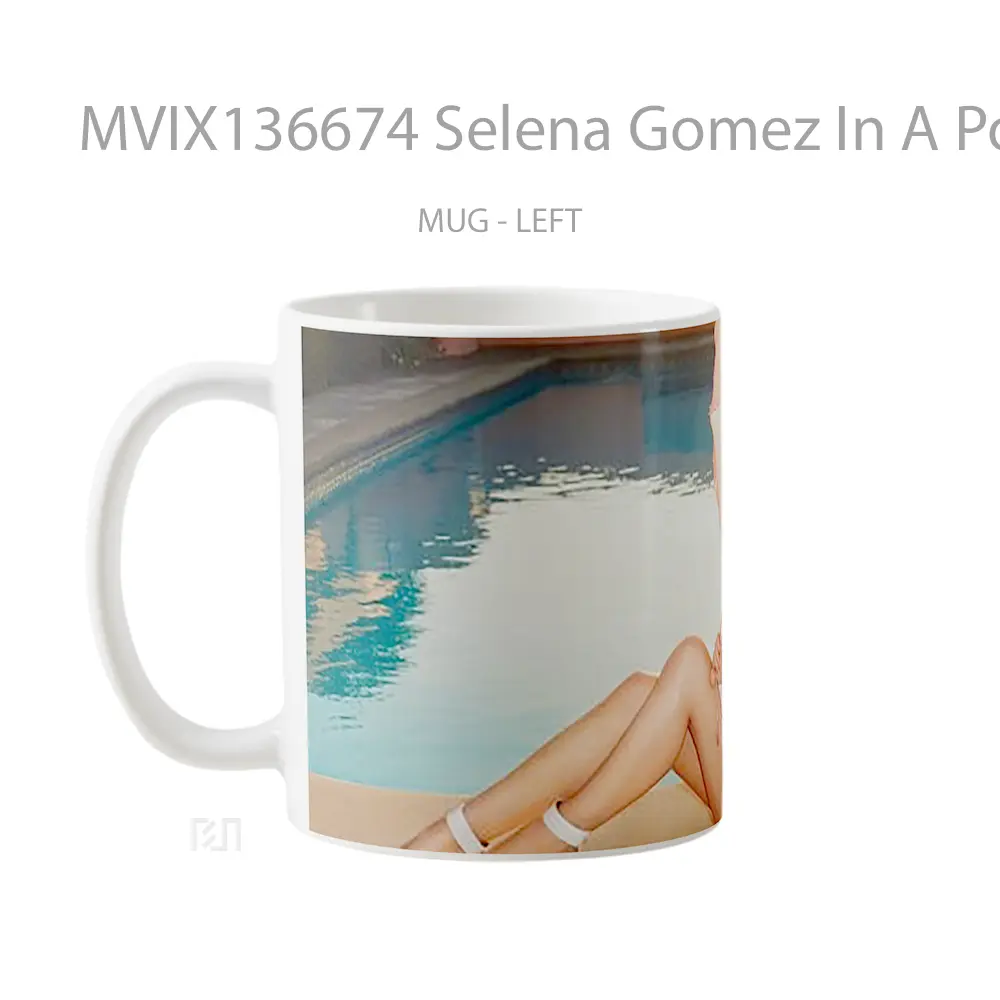 Mug Selena Gomez In A Pool Gelas Selebriti - All-side / Desain