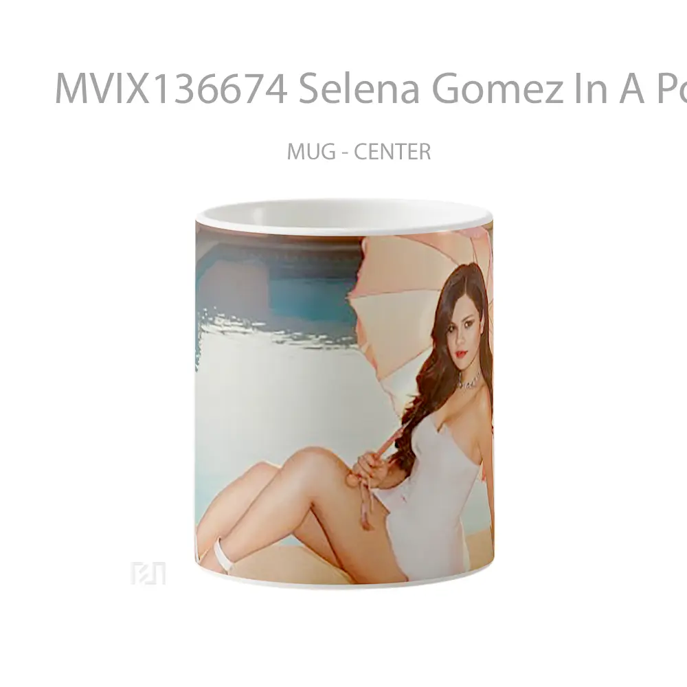 Mug Selena Gomez In A Pool Gelas Selebriti