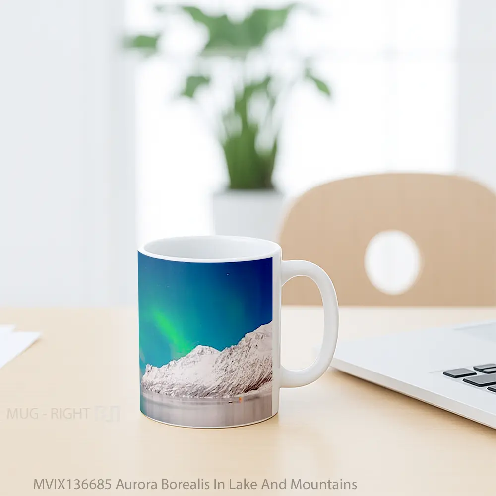 Mug Aurora Borealis In Lake And Mountains Gelas Pemandangan Alam - All-side / Desain