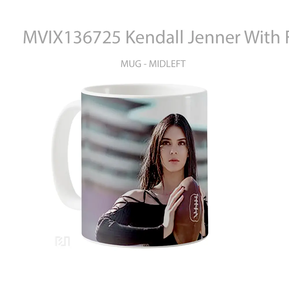 Mug Kendall Jenner With Football Ball Gelas Selebriti - All-side / Desain