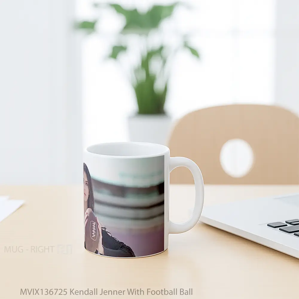 Mug Kendall Jenner With Football Ball Gelas Selebriti - All-side / Desain