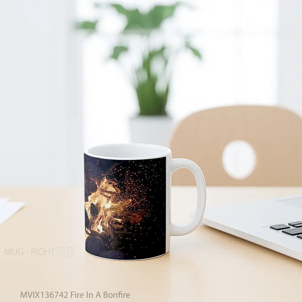 Mug Fire In A Bonfire Gelas Keramik Unik - All-side / Desain