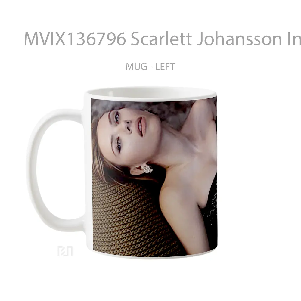 Mug Scarlett Johansson In Black Dress Gelas Selebriti - All-side / Desain