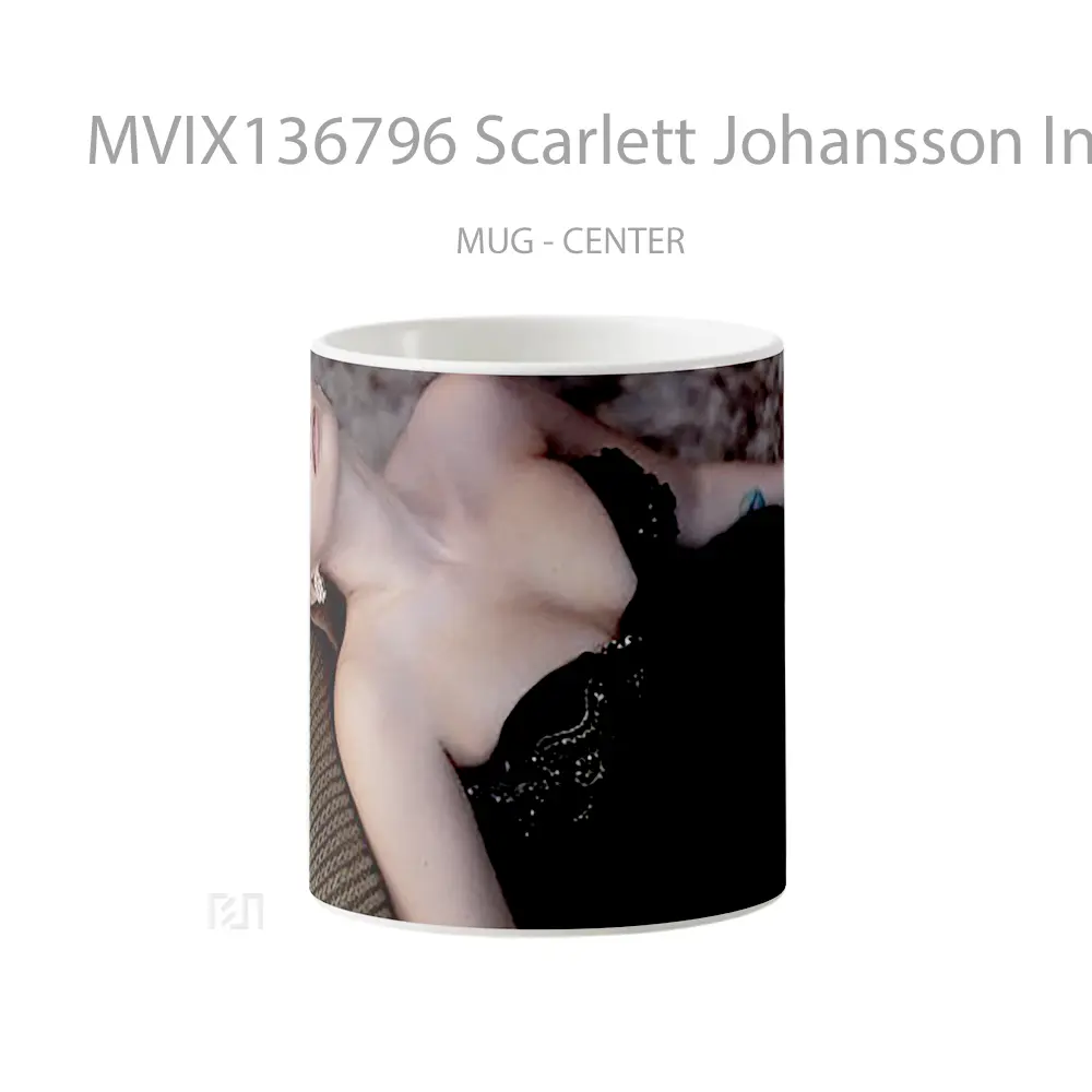 Mug Scarlett Johansson In Black Dress Gelas Selebriti
