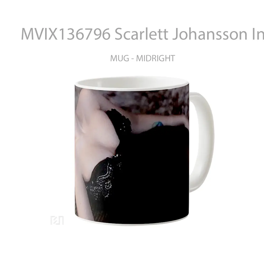 Mug Scarlett Johansson In Black Dress Gelas Selebriti - All-side / Desain