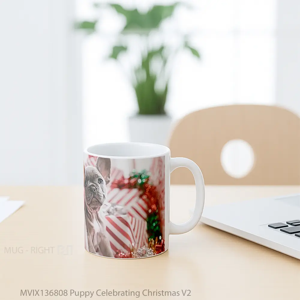 Mug Puppy Celebrating Christmas V2 Gelas Hewan Lucu - All-side / Desain