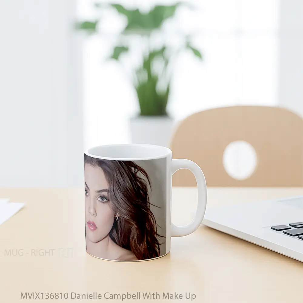 Mug Danielle Campbell With Make Up Gelas Keramik Unik - All-side / Desain