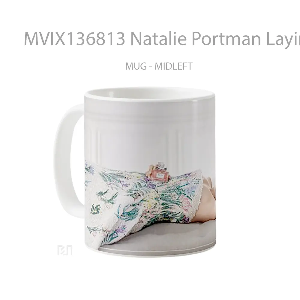Mug Natalie Portman Laying Down Gelas Selebriti - All-side / Desain