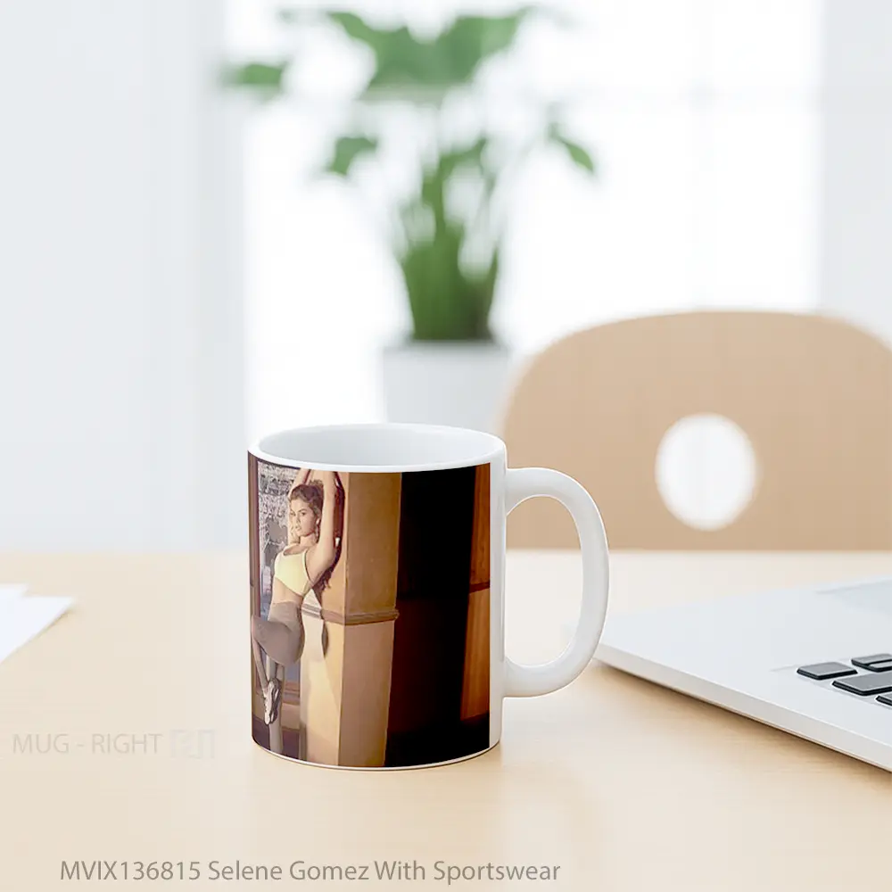 Mug Selene Gomez With Sportswear Gelas Keramik Unik - All-side / Desain