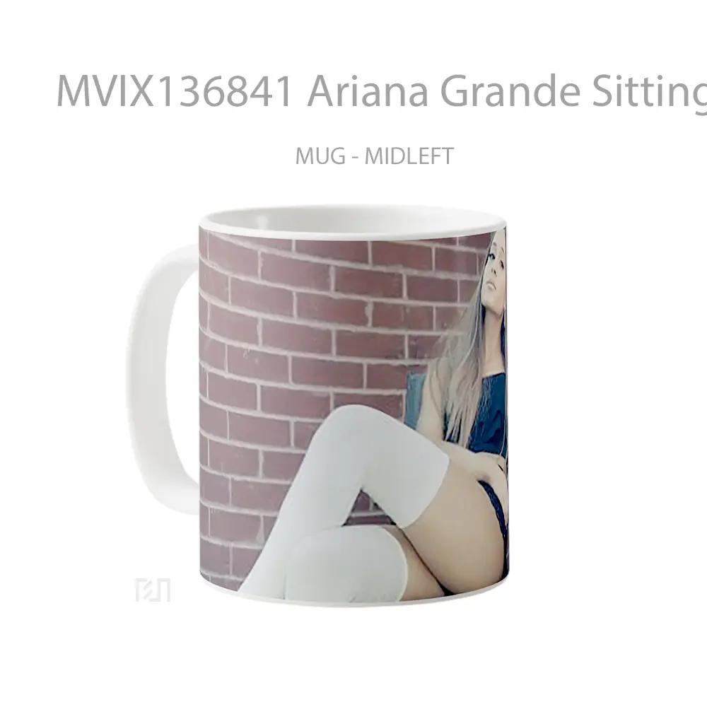 Mug Ariana Grande Sitting Down Gelas Selebriti - All-side / Desain