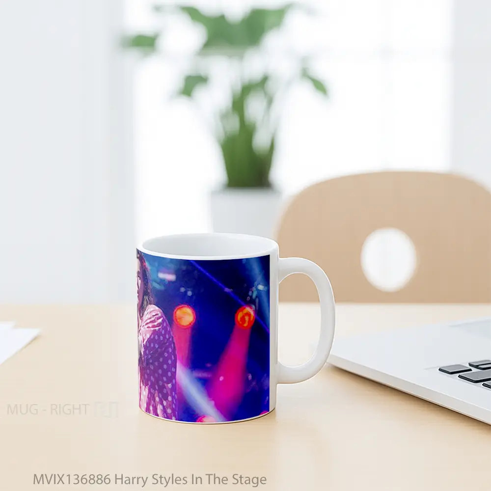 Mug Harry Styles In The Stage Gelas Keramik Unik - All-side / Desain