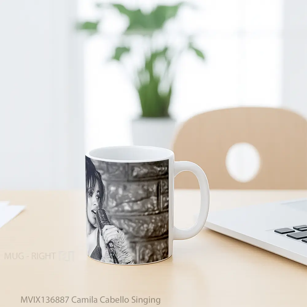 Mug Camila Cabello Singing Gelas Selebriti - All-side / Desain