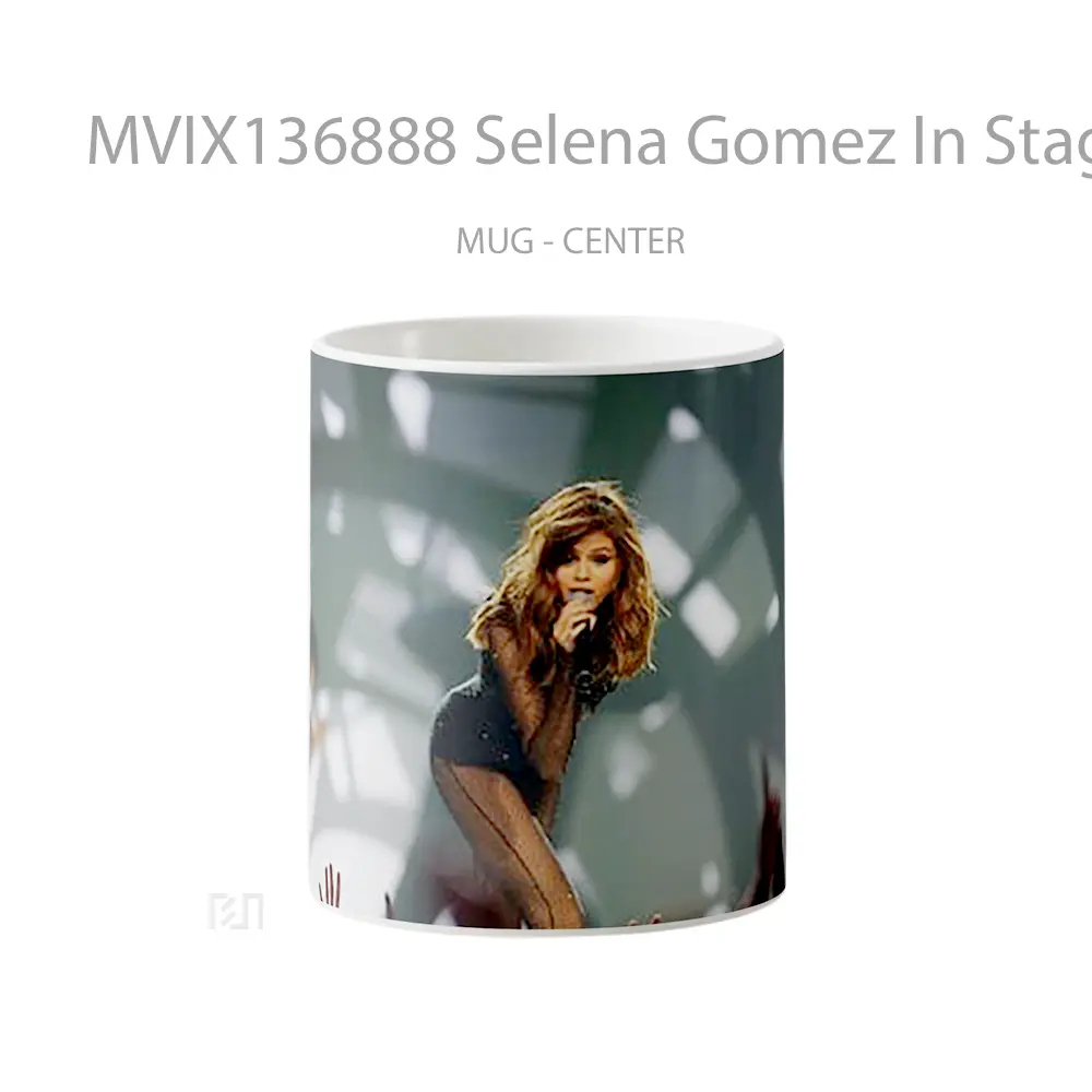 Mug Selena Gomez In Stage Gelas Selebriti